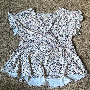 Monteau V-neck top, size L